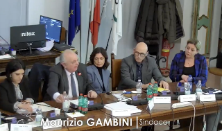 Urbino - Dimissioni in consiglio: l’opposizione accusa la maggioranza di pressioni e prevaricazioni